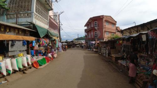 Rue marchande, Hell-Ville
