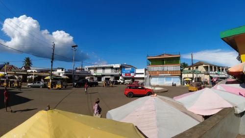 Rond point prinicipal, Hell-Ville